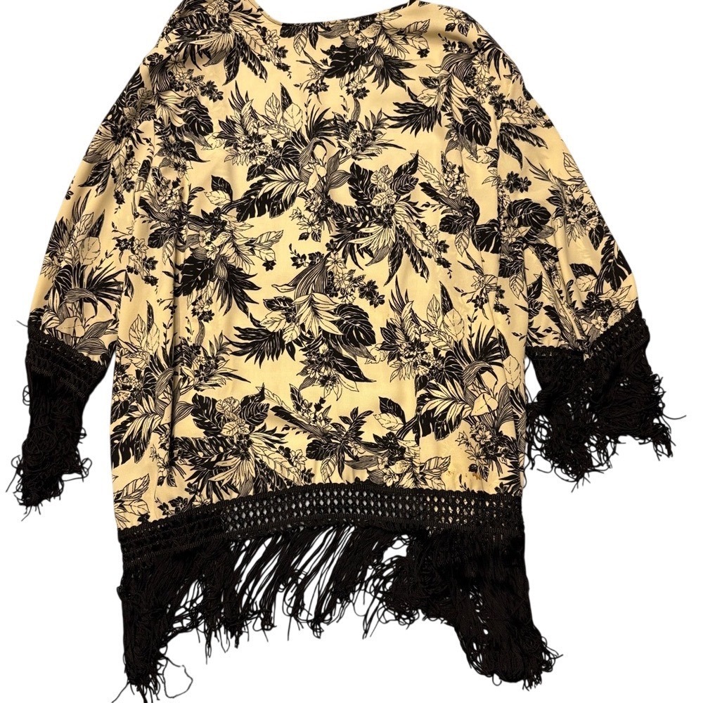 ANGL Black and Cream Floral Kimono size S‎